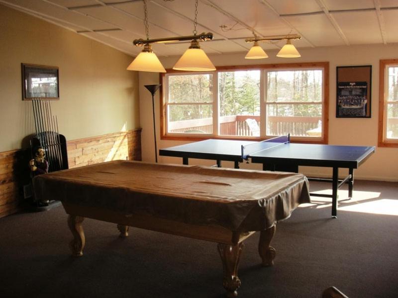 איגל ריבר Hiawatha Lodge Inn מראה חיצוני תמונה